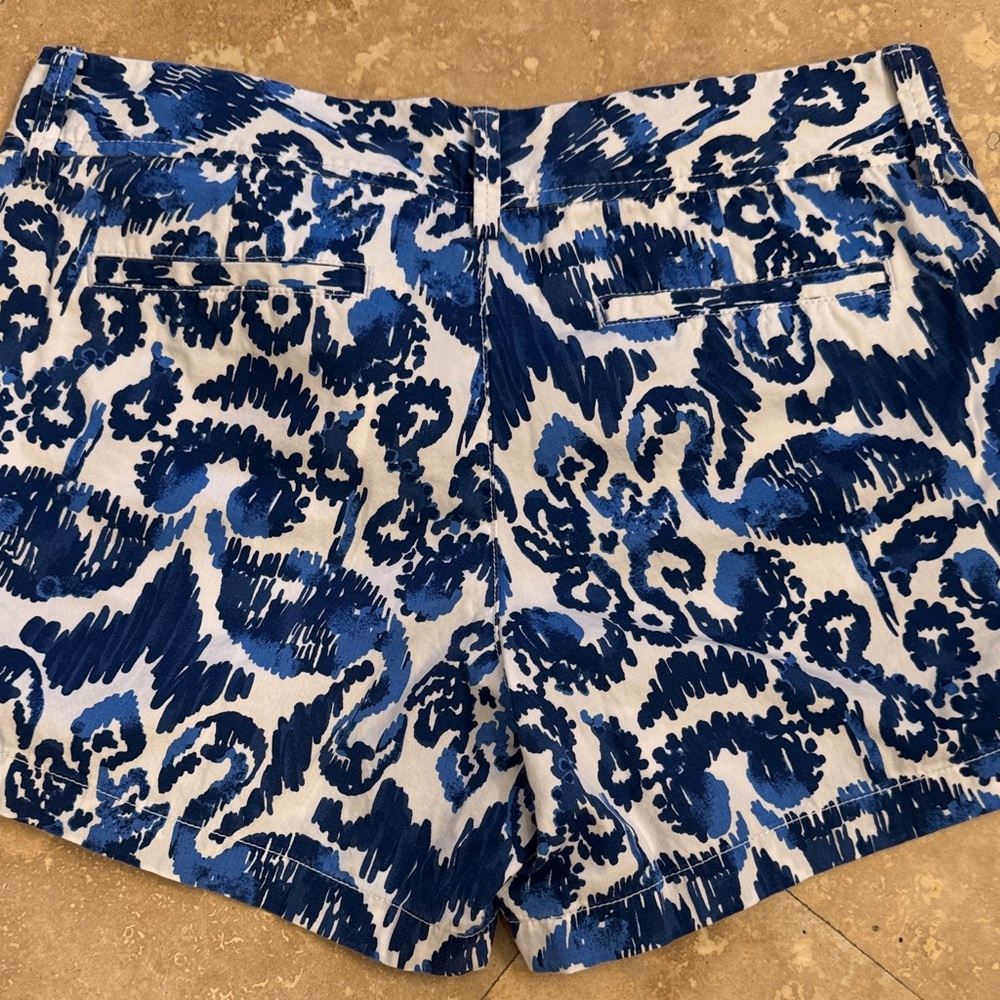 Lilly Pulitzer Navy and White Callahan Patterned Shorts. Like New - Picture 4 of 4